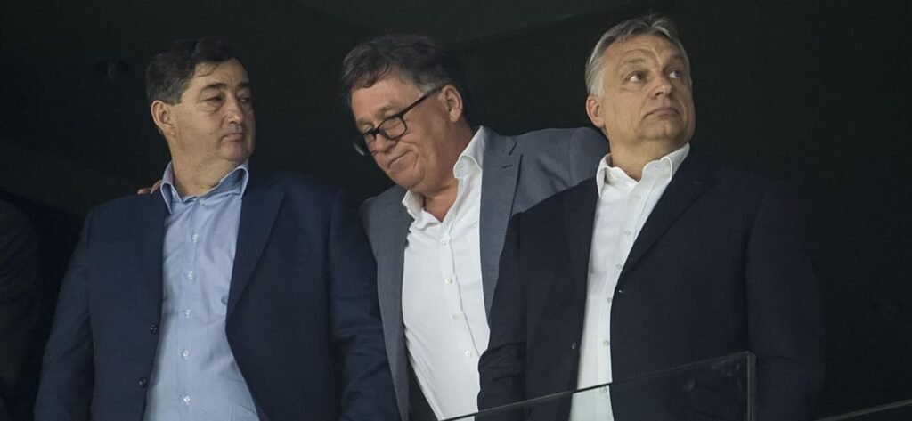 Viktor Orbán junto a los empresarios Lőrinc Mészáros y László Szíjj