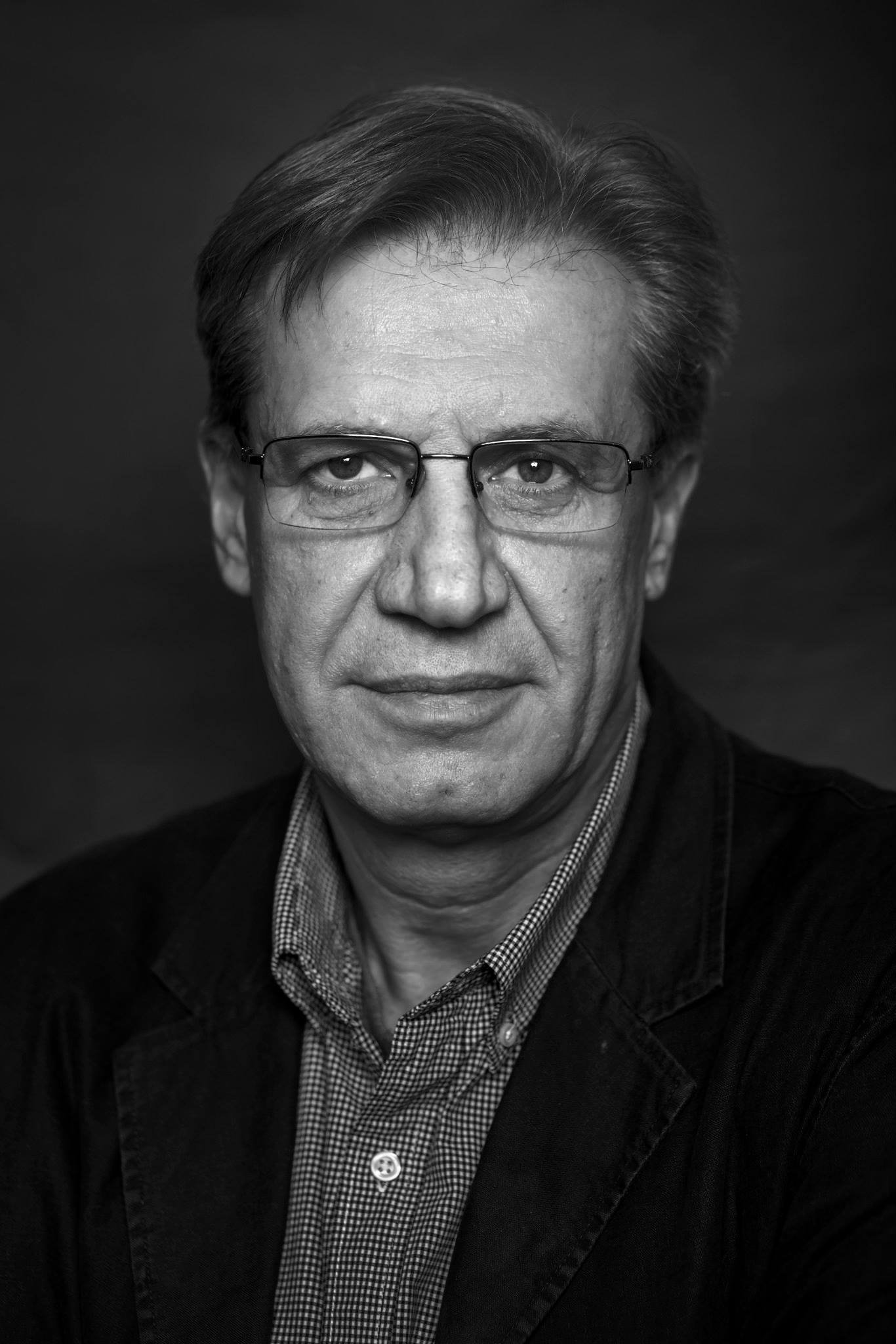 Retrato de Bálint Magyar, sociólogo húngaro y exministro de Educación