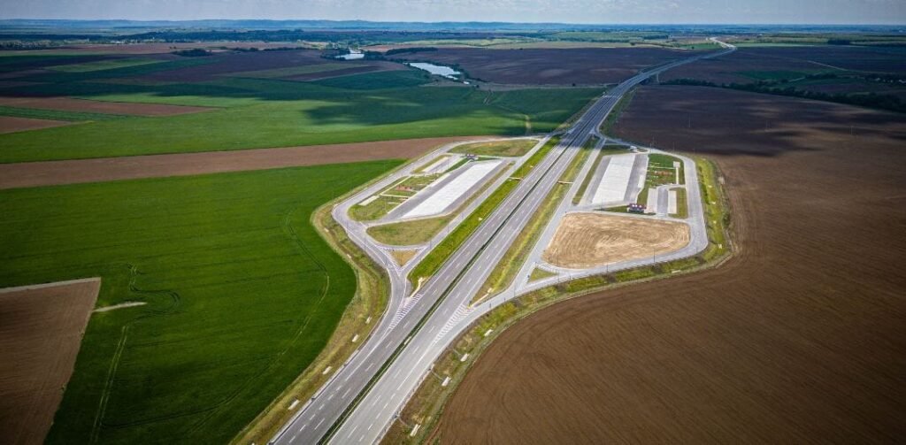 Vista aérea de una autopista en Hungría