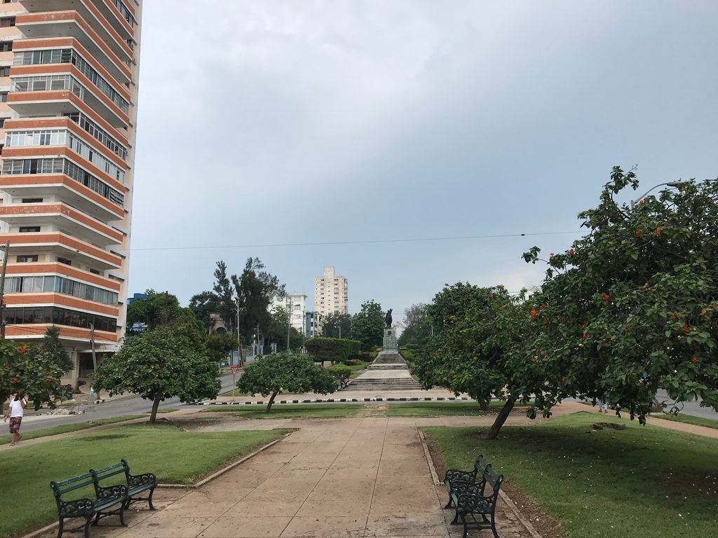 Vista de la avenida de los Presidentes, también llamada calle G, en El Vedado de La Habana.