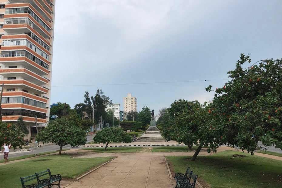 Vista de la avenida de los Presidentes, también llamada calle G, en El Vedado de La Habana.