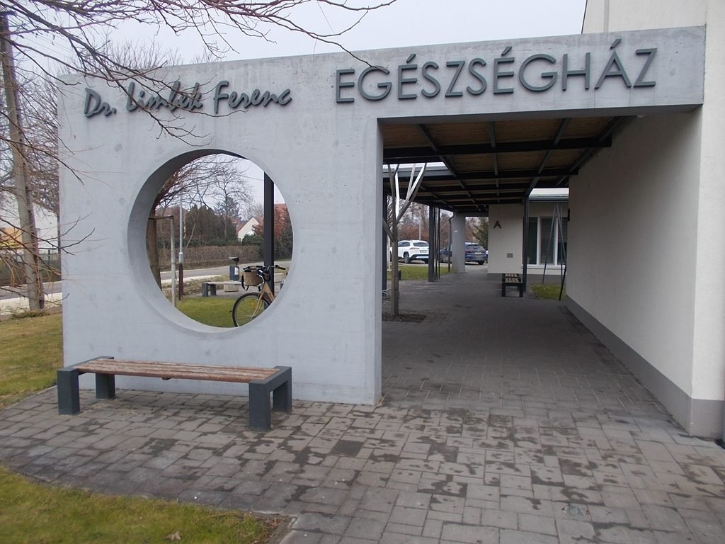 Centro de salud Dr. Limbek Ferenc en Kiskunlacháza, Hungría