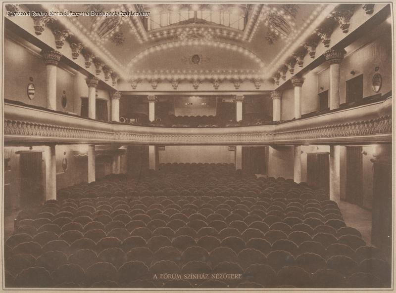 Interior del Fórum filmszínház de Budapest en 1927.