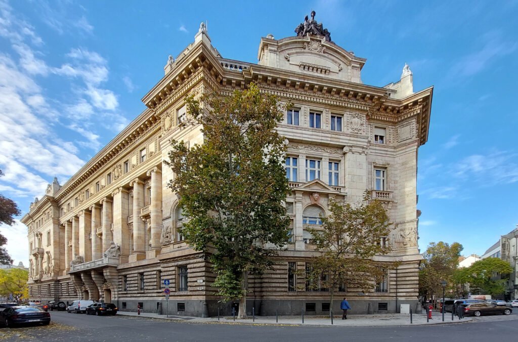 Sede del Banco Nacional de Hungría en Szabadság tér, Budapest