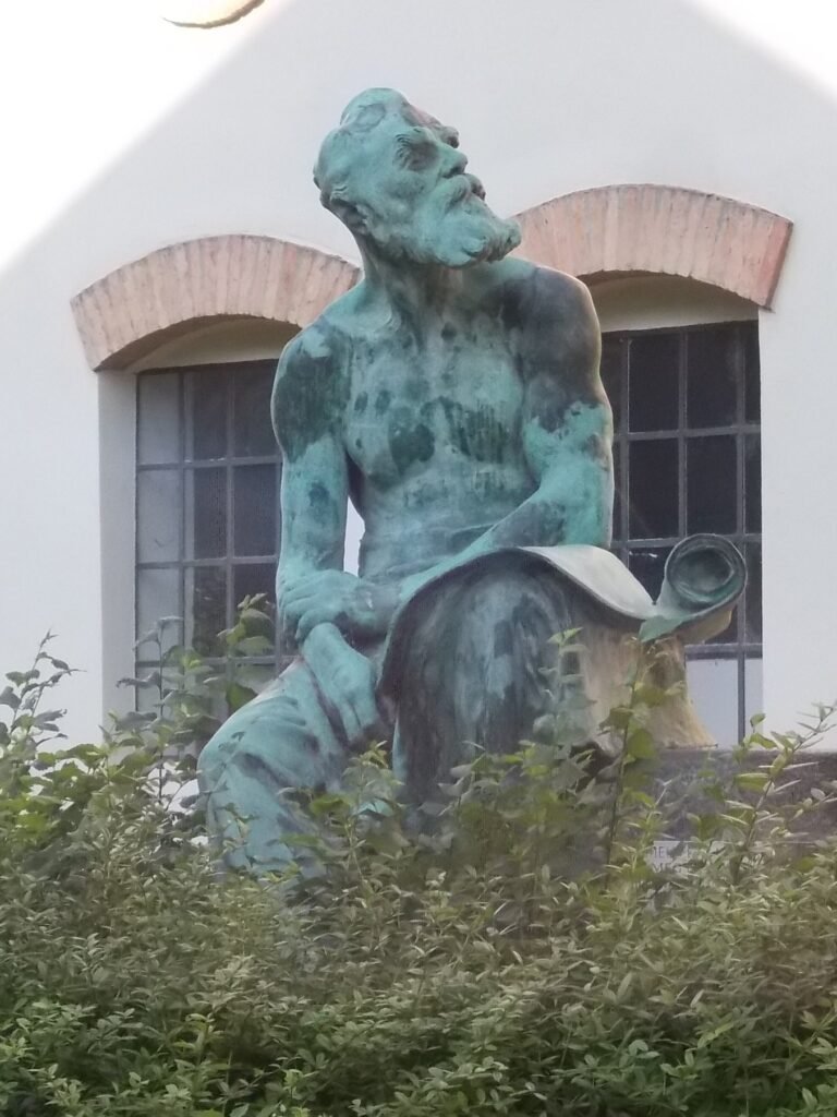 Escultura original de Pospischil Mihály de Alajos Stróbl en Budapest
