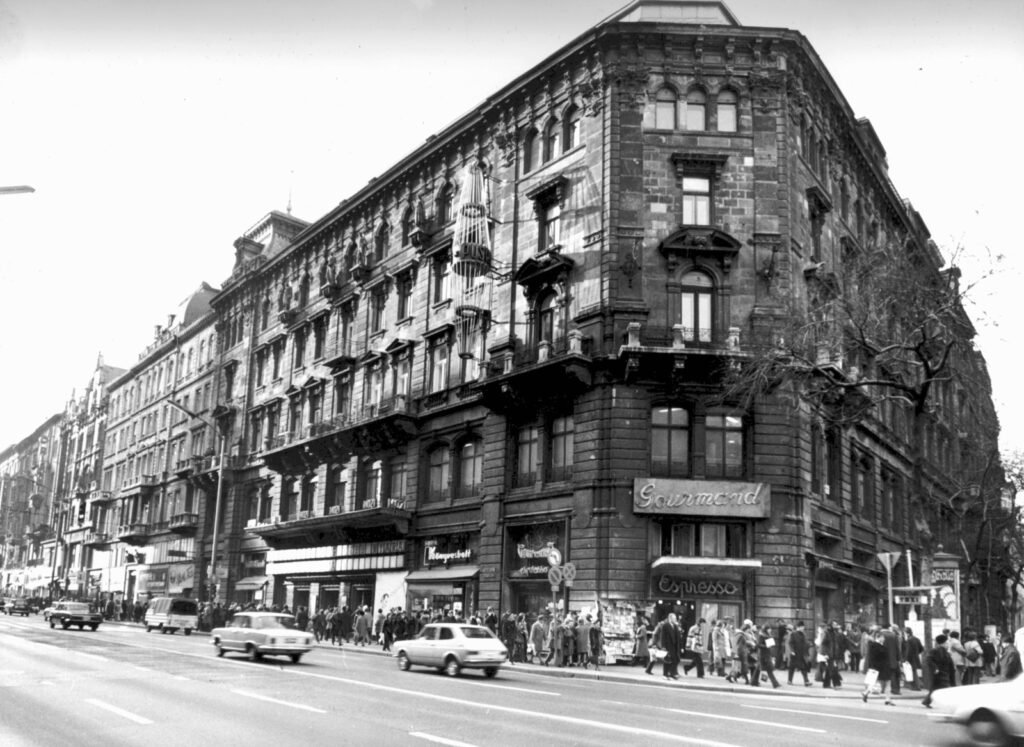 Edificio del cine Puskin de Budapest en 1973.