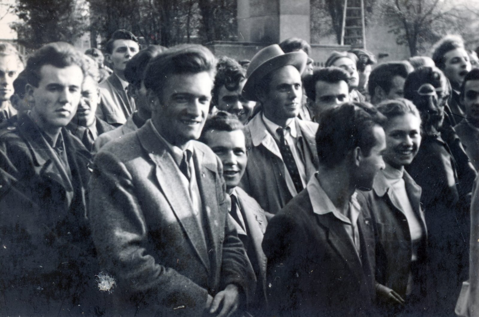 Diákok a Budapesti Műszaki Egyetemen 1956. október 23-án, a tüntetés előtt