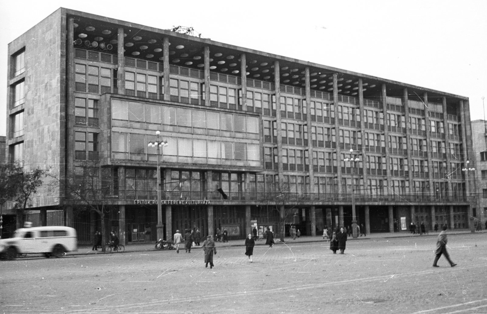 A Magyarországi Építőipari Munkások Országos Szövetségének (MÉMOSZ) székháza, Dózsa György út 84., Budapest, 1956