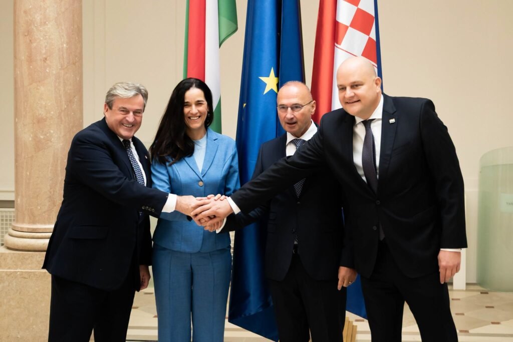 Visita a Zagreb de los ministros húngaros Anita Orbán e István Kapitány