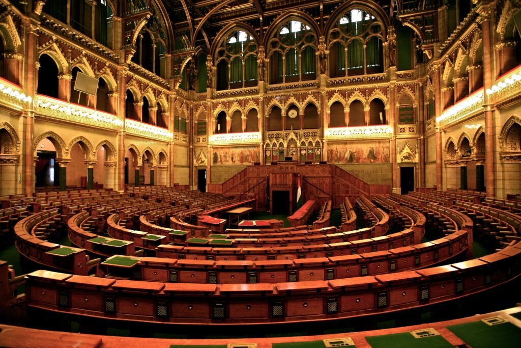Interior de una de las cámaras del Parlamento de Hungría en Budapest