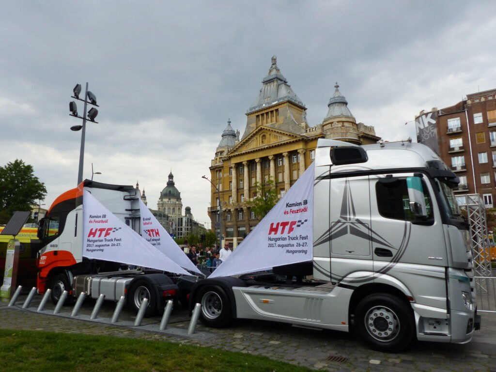 Camiones pesados reunidos en Hungría durante el Hungarian Truck Fest