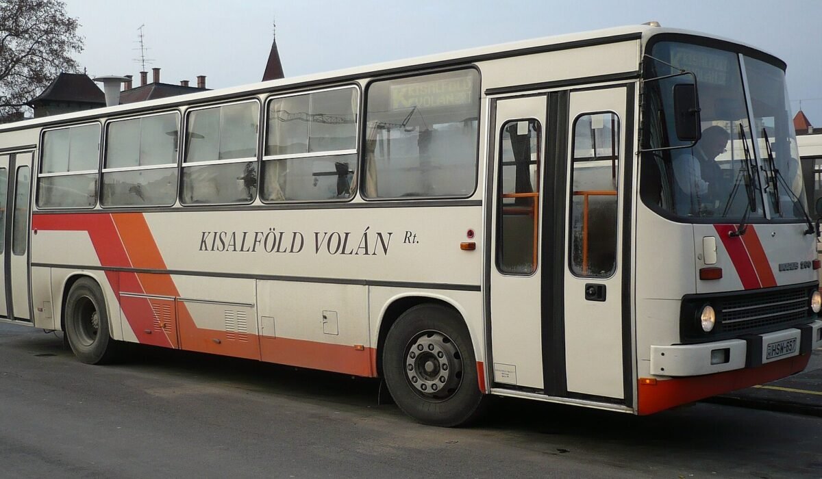 Autobús Ikarus 260 en Győr, Hungría