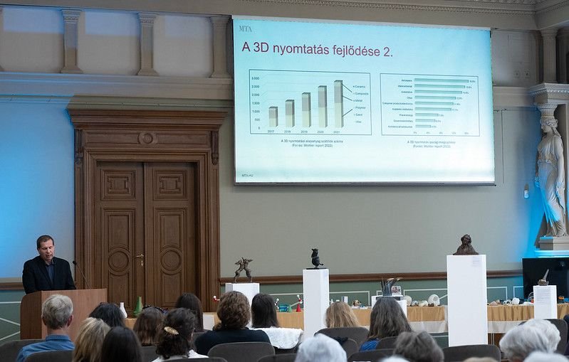 Presentación y exposición de impresión tridimensional en la Academia Húngara de Ciencias en Budapest