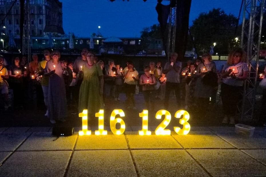 Vigilia con velas por la salud mental en Békéscsaba