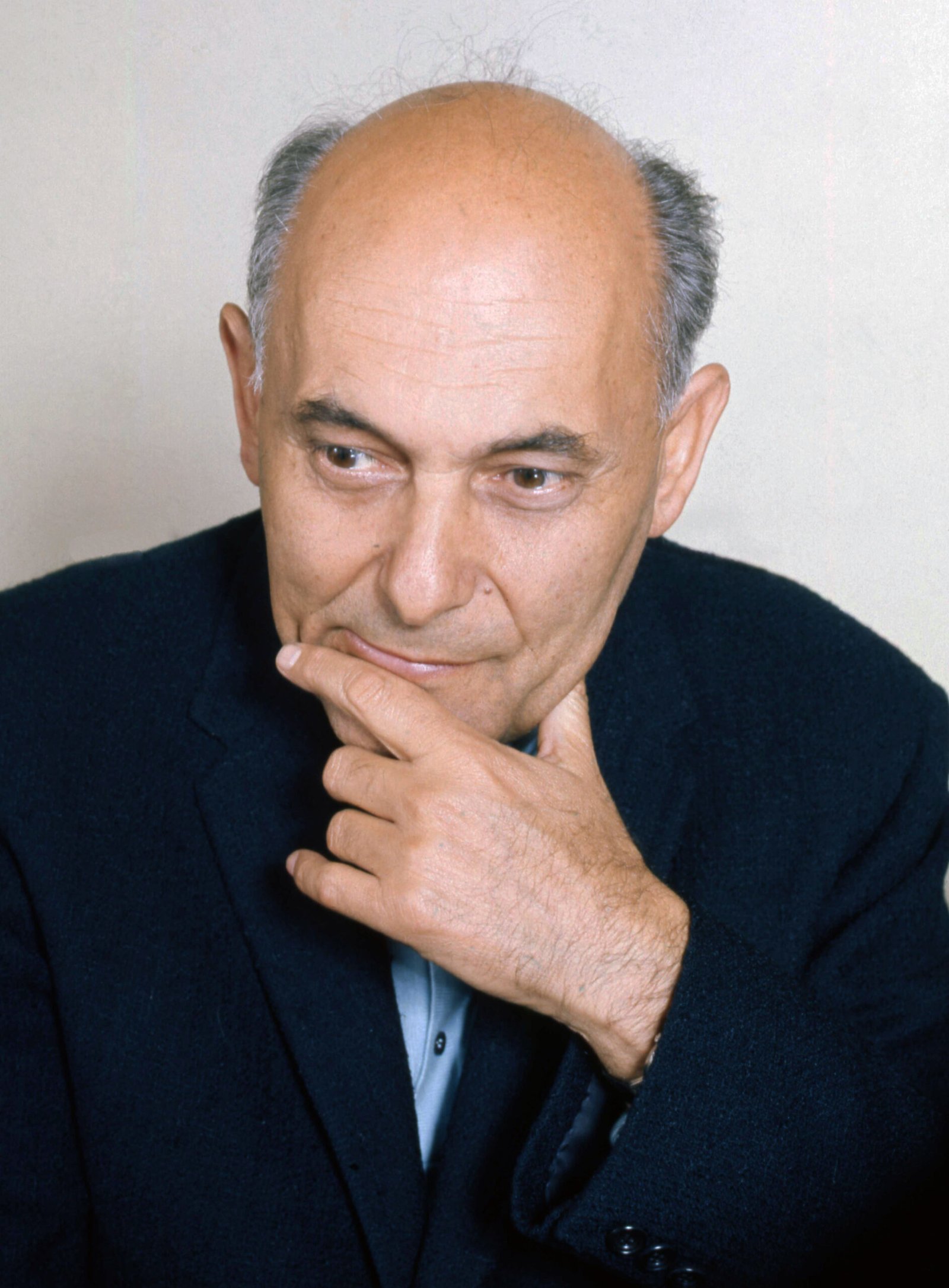Retrato histórico del director de orquesta húngaro Sir Georg Solti