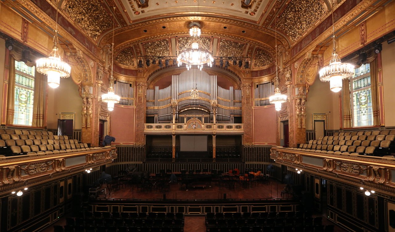 Interior de la Gran Sala de la Academia de Música Ferenc Liszt en Budapest